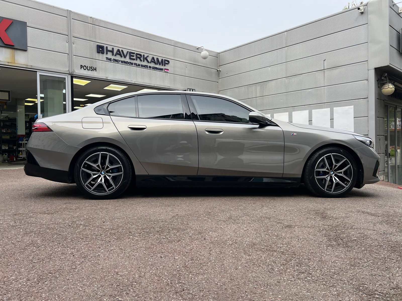 세라믹본드 재시공을 마친 BMW 5시리즈 측면